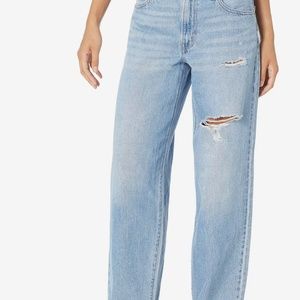 Levi size 27 color in the middle with damage